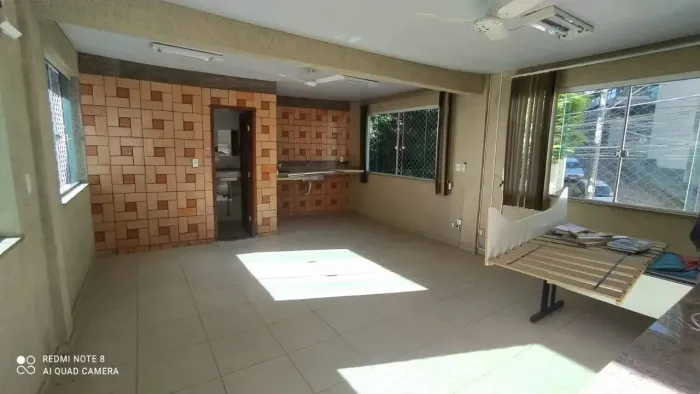 Casa localizada no bairro Guarapiranga