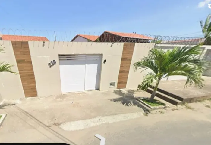 Casa a venda no siqueira com 3 quartos ao lado da praça da infância