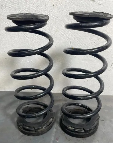 Par de Mola Traseira Nissan Kicks 2022 -Original