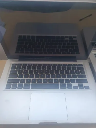 Macbook Pro Apple mod: A1278- Ligando - Revisar 