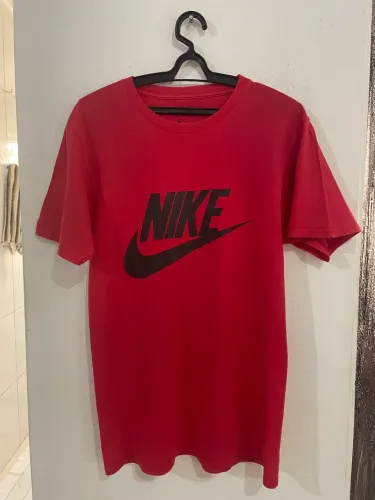 Camiseta Nike Vermelha Importada dos EUA - Tamanho P