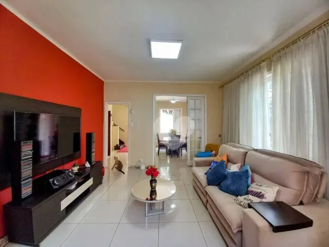Casa com 3 quartos à venda, 297 m² por R$ 1.450.000 no bairro da Glória.