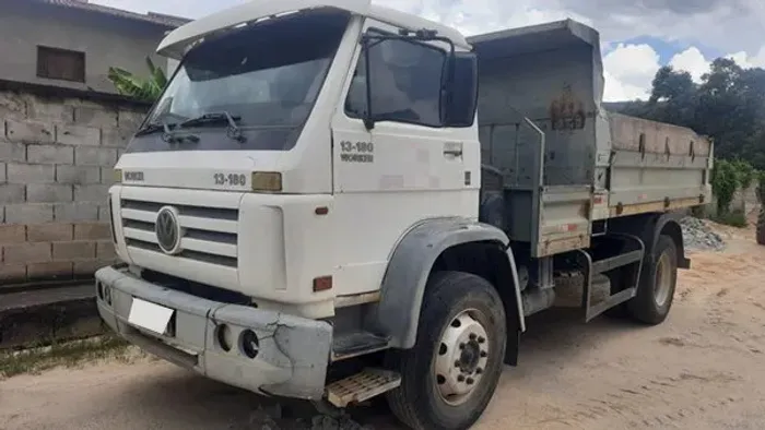 VW 13180 toco 4x2 ano 2004 com caçamba 