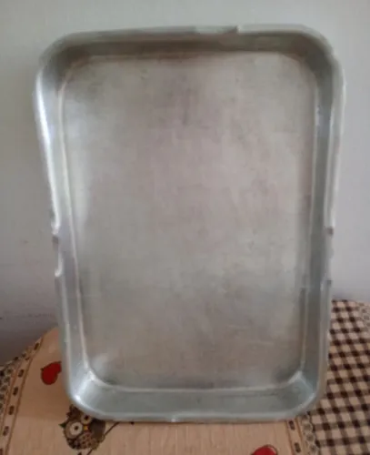 Vendo Tabuleiro grande de alumínio 
