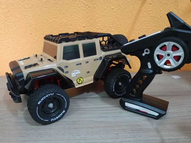 Automodelo elétrico escala 1/16