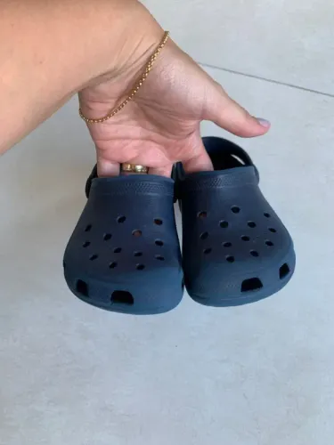 Crocs azul marinho c/10-11