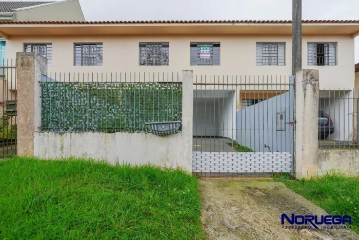 Sobrado com 03 quartos para Locação no Bairro Santa Felicidade