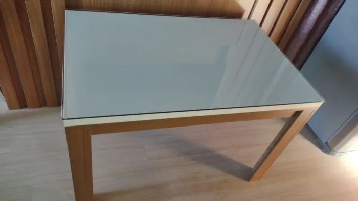 Mesa e Cadeiras em Madeira Maciça