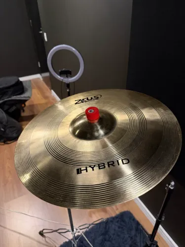 Crash Zeus Hybrid 18