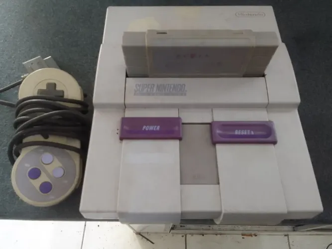Super Nintendo made usa canada estava numa caixa nao sei como esta fita controle sem fonte