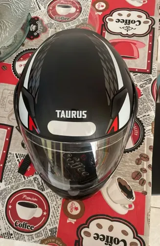 Capacete TAURUS