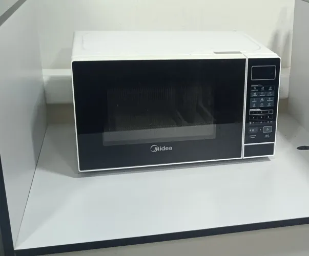 Microondas Midea Minuto Fácil MRAS21 (20 litros