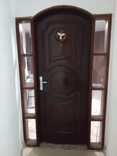 Porta de madeira para sala medida: 2,10 de altura x 1,30 já com batente