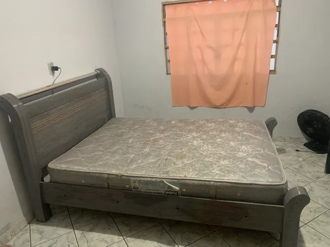 Cama casal e colchão