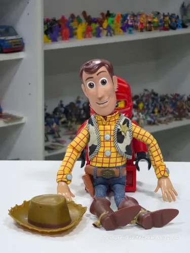 Boneco Woody Toy Story Falando Inglês 36cm Disney