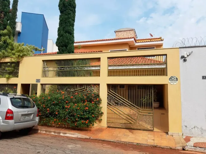 Casa para venda possui 500 metros quadrados com 4 quartos em Setor Sul - Goiânia - Goiás