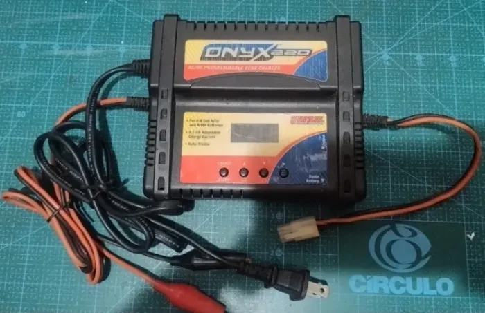 Carregador Avançado Duratrax Onyx 220 Ac/dc Lcd Display