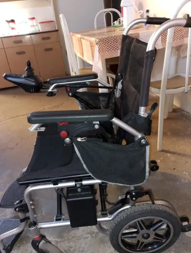 Cadeira de Roda Elétrica Motorizada
