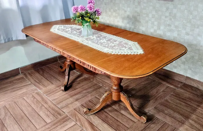 Entrego mesa de jantar em madeira maciça cerejeira extensível