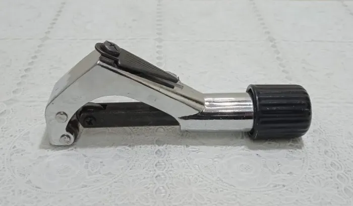 Cortador metálico de tubos de diâmetros de 6mm a 42mm marca Dugold