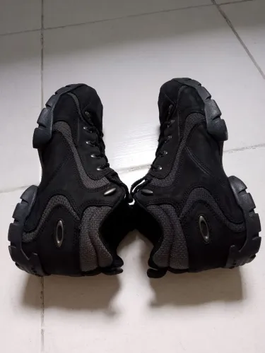 Tênis tipo Bota