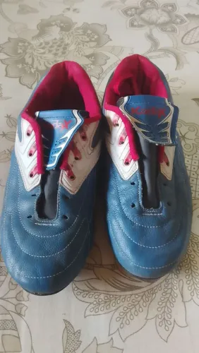 Vende chuteira pouco usada