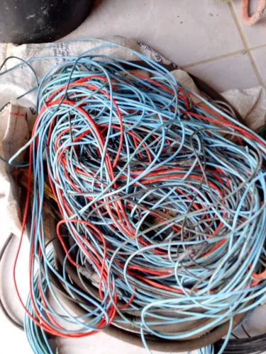 Vendo fios de energia