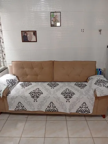 Sofá 2 e 3 lugares com pouco tempo de uso.