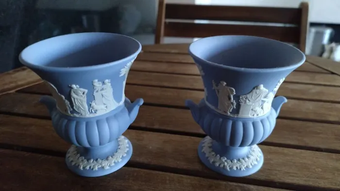 Par de vasos porcelana inglesa Wedgwood 