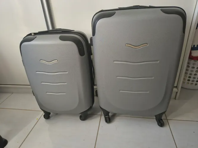 Kit de malas espaçosas. Usadas 1 vez. 