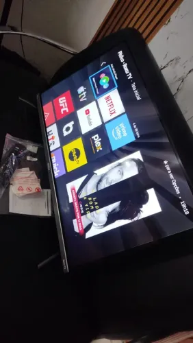 VENDO TV 43 SMART TOP COM OS PLÁSTICOS AINDA ,4 MESES DE USO, FUNCIONA PERFEITAMENTE!!!