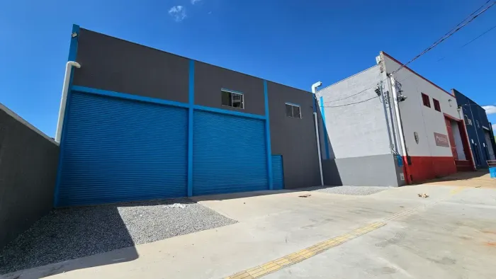Imóvel para aluguel possui 420 metros quadrados em Parque Oeste Industrial - Goiânia - GO