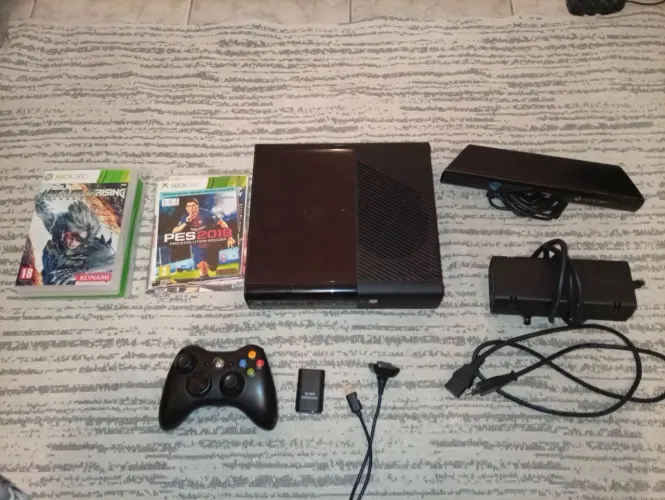 Xbox 360 slim destravado com 1 controle (com carregador) + Kinect + 11 jogos