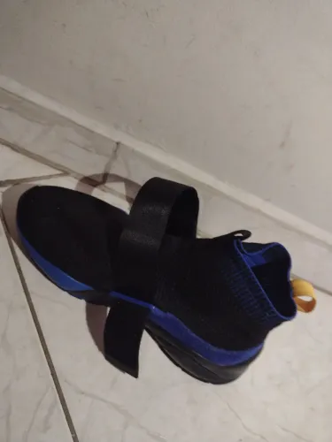 Vendo esse tênis só foi usado 1 vez o tamanho dele é 39