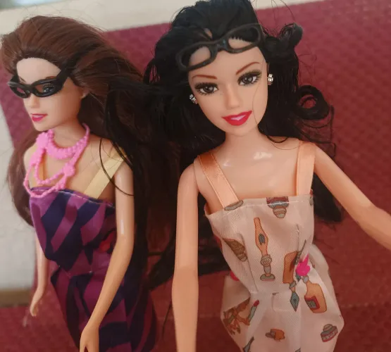 Lote de bonecas tipo Barbie lindas ?