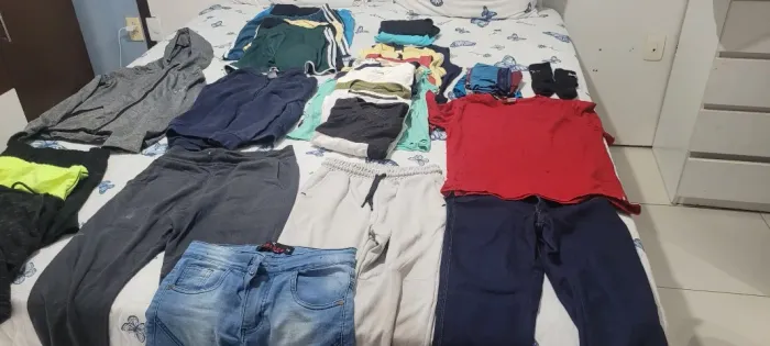 LOTE DE ROUPAS E TENIS DE MENINO (35-36)  ENTRE 5-6 a 13-14 ANOS