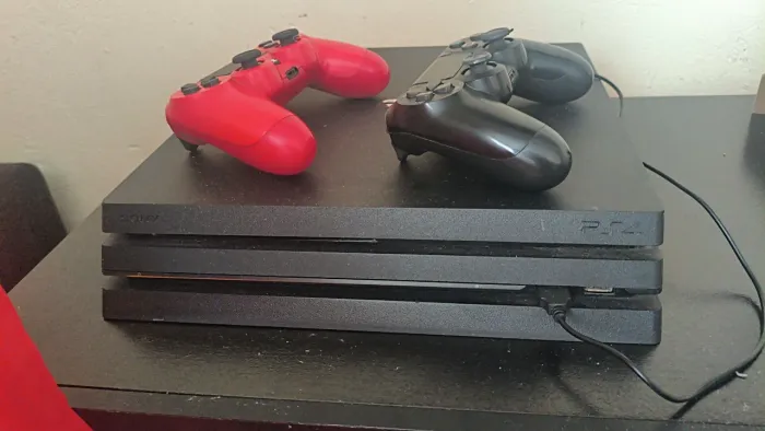 Vendo PS4 pro 1T