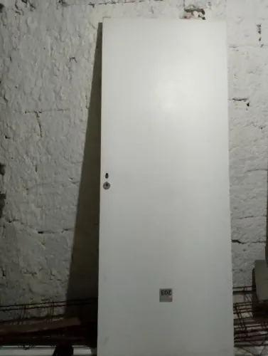 Porta 80 centímetros de largura 