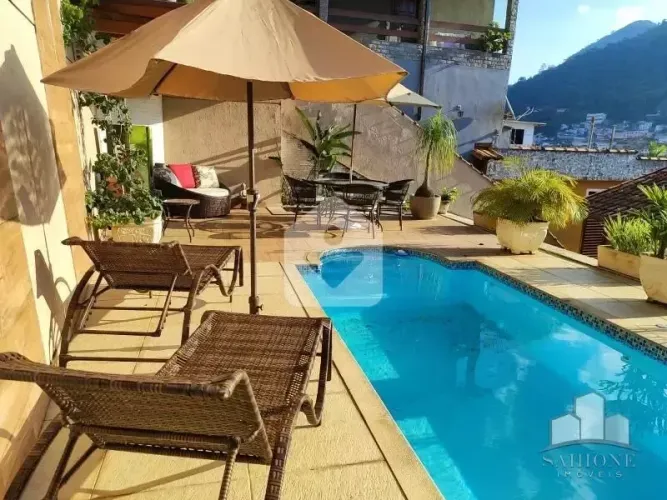 Casa triplex com 3 quartos em Cascatinha