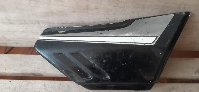 Lateral direita da Honda CB 400