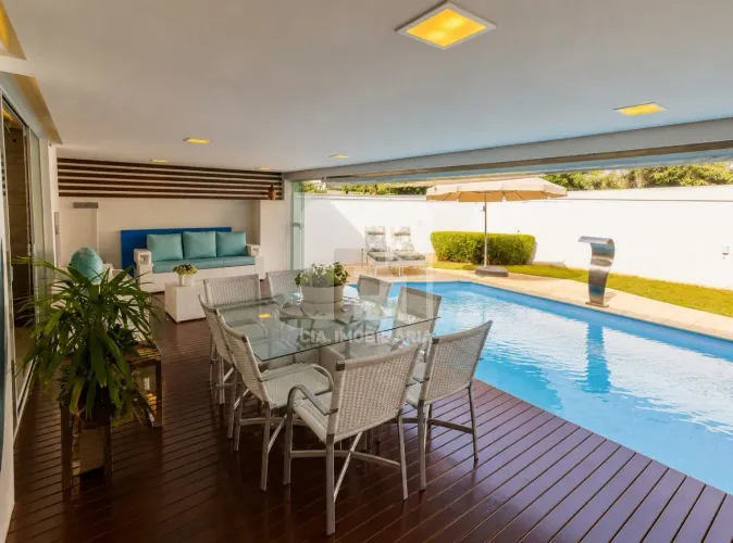 Casa com 4 suítes semi mobiliada no Santa Mônica