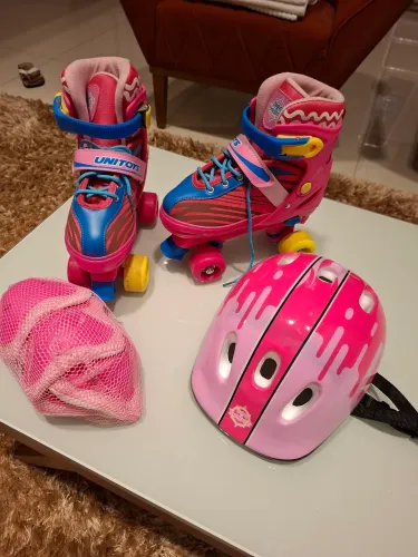 Patins ajustável da num.34 a 37 usados 1x.Acompanha capacete,joelheiras e cotoveleiras.s