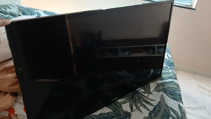 VENDE SE TV 40POLEGADAS SEMP TOSHIBA NÃO E SMART