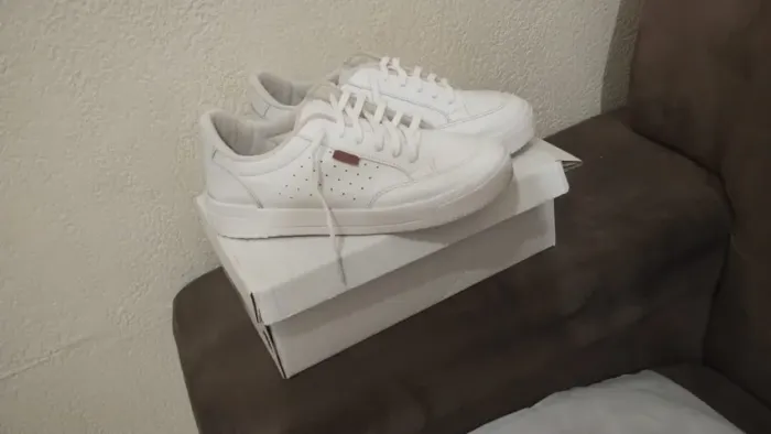 3 SAPATOS NOVISSIMOS E MUITO BEM CONSERVADO NAS SUAS RESPECTIVAS CAIXAS !!!!!