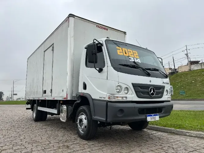 MB Accelo 1016 ano 2022/22 - Mercedes Benz - Baú Facchini 6,20 metros - Completo