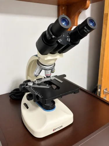 microscópio OPTON binocular 
