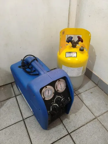 Recolhedora / Recicladora de gás Bivolt (110V/220V )3/4 Hp C/ Separador Óleo + Tanque Reco