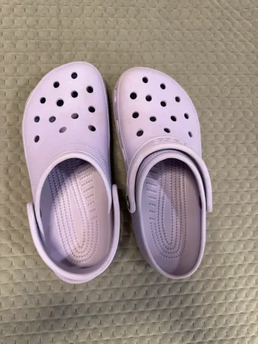 Crocs menina lilás tamanho W 8
