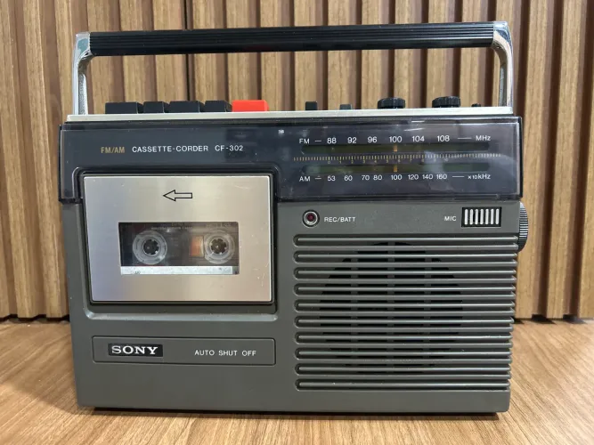 Radio AM/FM Cassete Sony CF- 302 220v