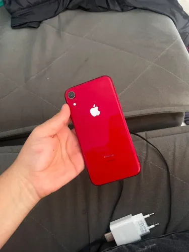 IPHONE VERMELHO XR 64 GB